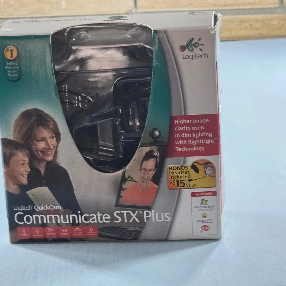 Logitech QuickCam Communicate STX Plus Webcam with Headset RightLight VGA USB